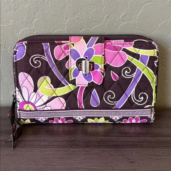 Vera Bradley Floral Retired Turnlock Ziparound Quilted Credit‎ Card Wallet - Picture 3 of 10